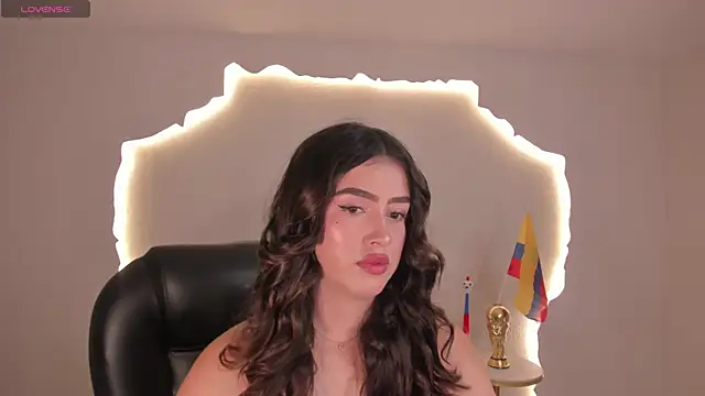 Snapshot of PaulinaSantos_ chatting on 06.20.26 PaulinaSantos online show from 06.20.26
