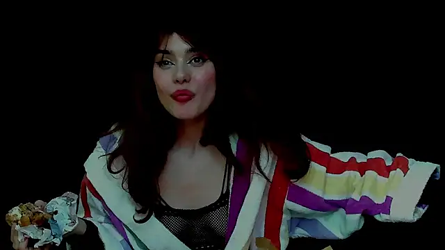 Snapshot of SophieCharm chatting on 12.18.24 SophieCharm online show from 12.18.24