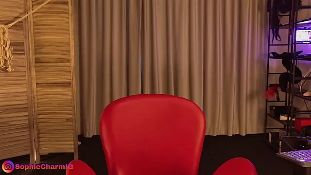 Snapshot of SophieCharm chatting on 09.12.25 SophieCharm online show from 09.12.25