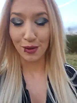 Julia-Sugar online show from 03.22.25