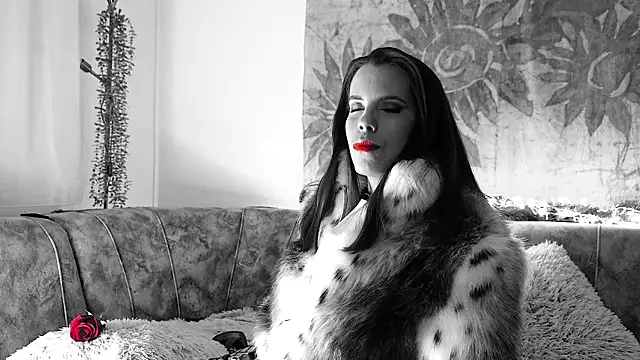 Lora Chanel online show from 12.18.25