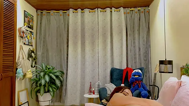 Abrilqueen online show from 12.23.25