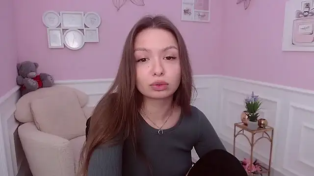 LucySkilar online show from 12.05.24