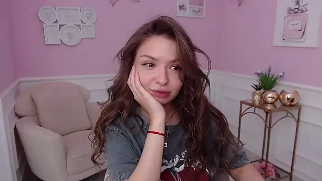 LucySkilar online show from 09.29.25