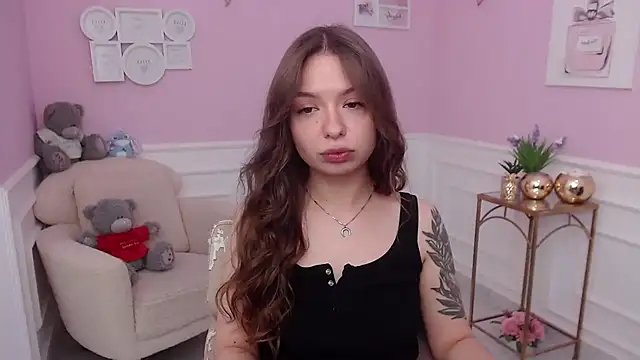 LucySkilar online show from 10.20.25