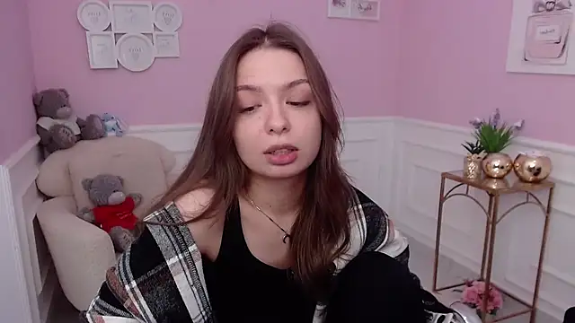 LucySkilar online show from 10.24.25