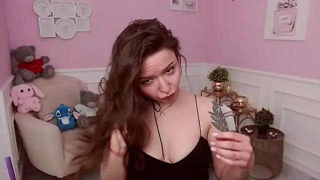 LucySkilar online show from 03.27.26