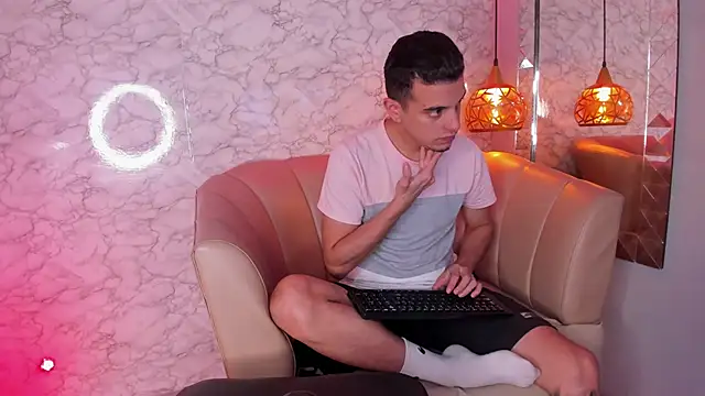 Snapshot of Maximo__ chatting on 10.03.25 Maximo online show from 10.03.25