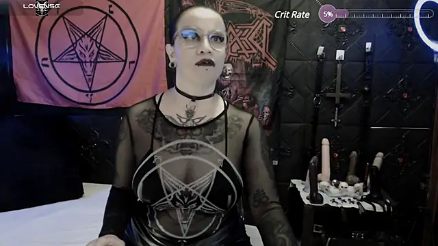 Snapshot of Evil_Queen_666 chatting on 03.22.25 Evil Queen 666 online show from 03.22.25