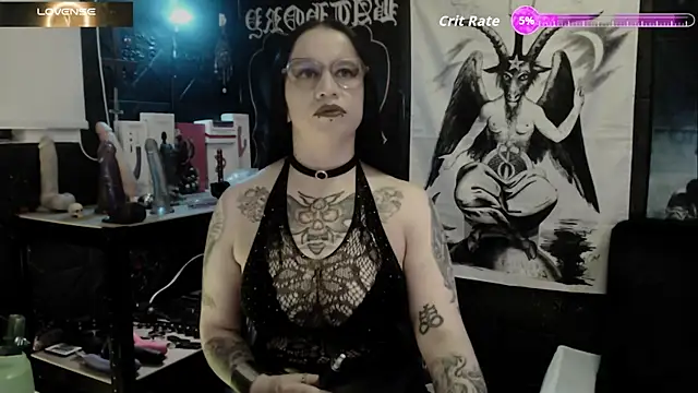 Snapshot of Evil_Queen_666 chatting on 09.30.25 Evil Queen 666 online show from 09.30.25