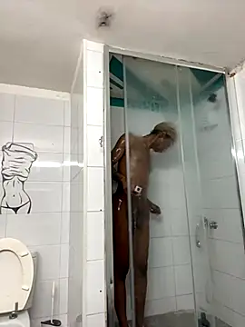 Snapshot of tamarabigass1 chatting on 10.13.25 tamarabigass1 online show from 10.13.25