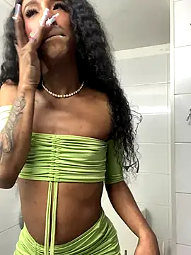 Snapshot of tamarabigass1 chatting on 10.18.25 tamarabigass1 online show from 10.18.25