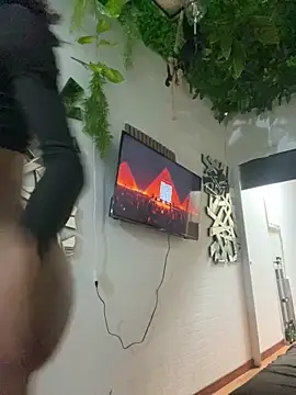 Snapshot of tamarabigass1 chatting on 11.18.25 tamarabigass1 online show from 11.18.25