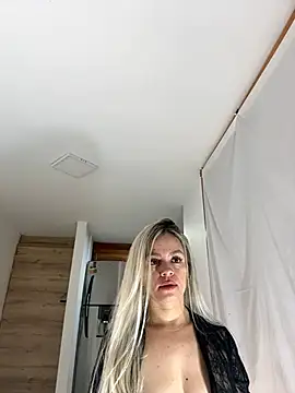 nicole valencia  online show from 02.16.25