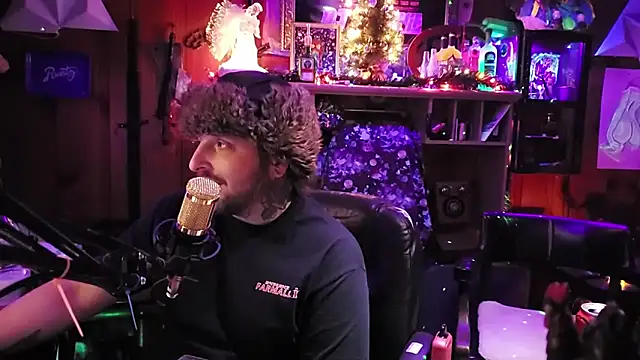 Snapshot of tayshie chatting on 12.20.24 tayshie online show from 12.20.24