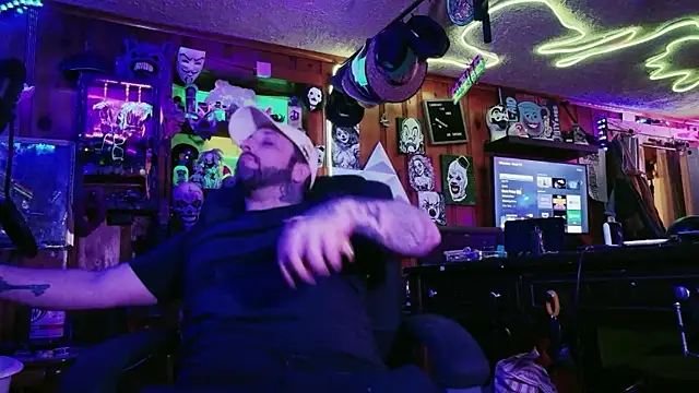 Snapshot of tayshie chatting on 12.01.25 tayshie online show from 12.01.25