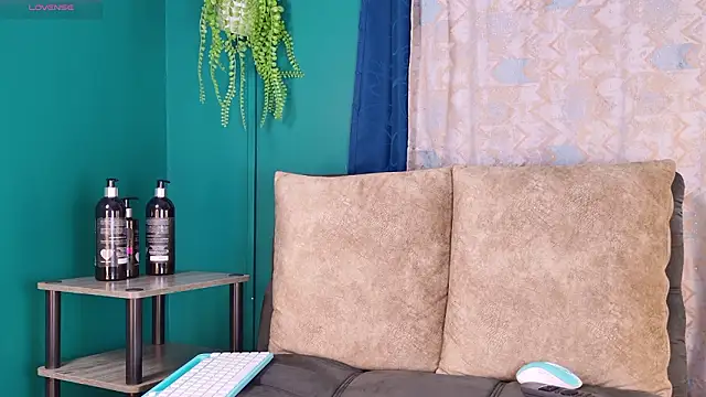 Layla 17 online show from 02.23.26