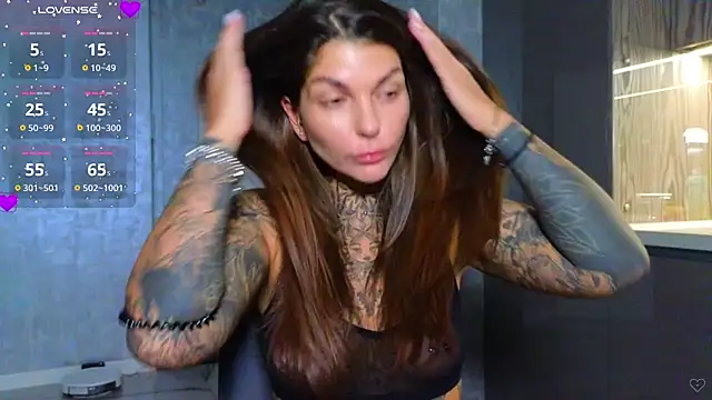 Snapshot of tattooedBabyy chatting on 01.21.25 tattooedBabyy online show from 01.21.25