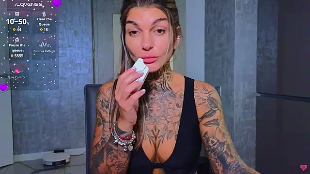 Snapshot of tattooedBabyy chatting on 02.04.25 tattooedBabyy online show from 02.04.25