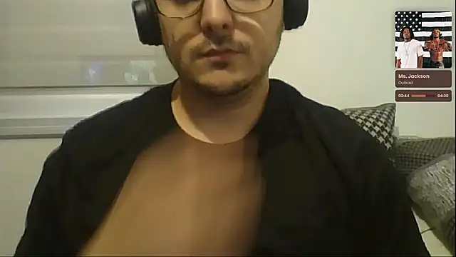 Snapshot of ShiitakeBR chatting on 03.10.25 ShiitakeBR online show from 03.10.25