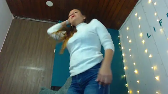 Snapshot of camila_delarosa chatting on 12.21.24 camila delarosa online show from 12.21.24