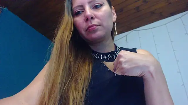 Snapshot of camila_delarosa chatting on 02.01.25 camila delarosa online show from 02.01.25