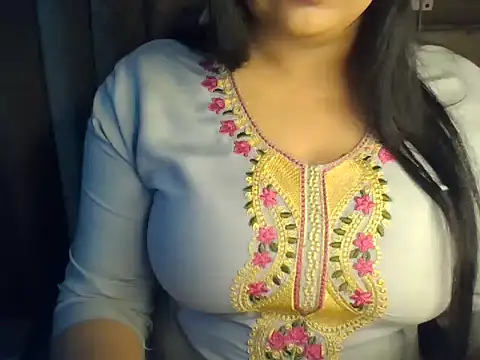 Snapshot of Trezza chatting on 01.16.26 Trezza online show from 01.16.26