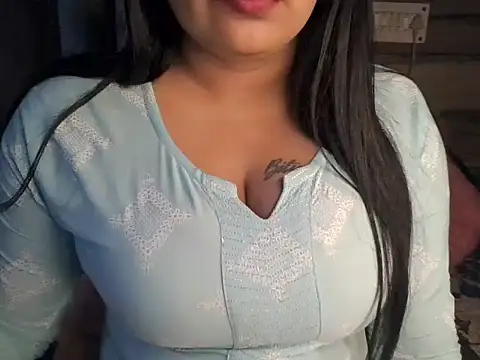 Snapshot of Trezza chatting on 01.18.26 Trezza online show from 01.18.26