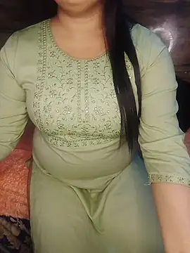 Snapshot of Trezza chatting on 02.04.26 Trezza online show from 02.04.26