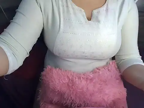 Snapshot of Trezza chatting on 02.15.26 Trezza online show from 02.15.26