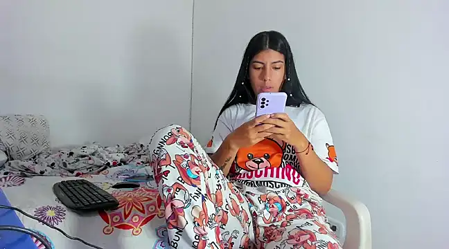 Snapshot of skinnyanai2 chatting on 03.11.25 skinnyanai2 online show from 03.11.25