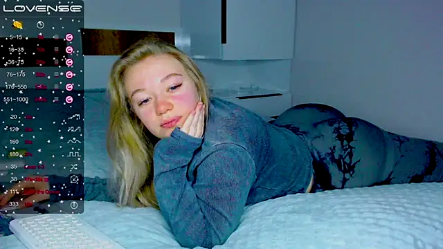 Snapshot of kitti_kaattt chatting on 12.10.24 kitti kaattt online show from 12.10.24