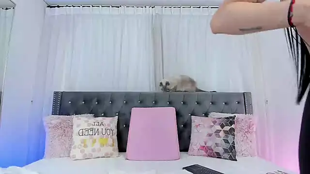 IsabellaJames online show from 03.12.25