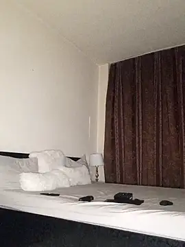 GiseleReine online show from 03.22.25