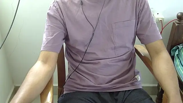 Snapshot of The_SHY_uncut chatting on 04.12.26 The SHY uncut online show from 04.12.26