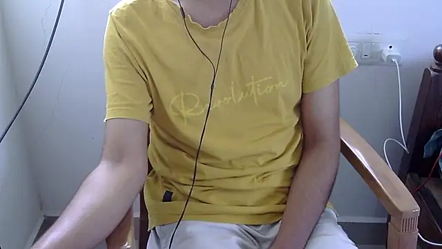 Snapshot of The_SHY_uncut chatting on 04.14.26 The SHY uncut online show from 04.14.26