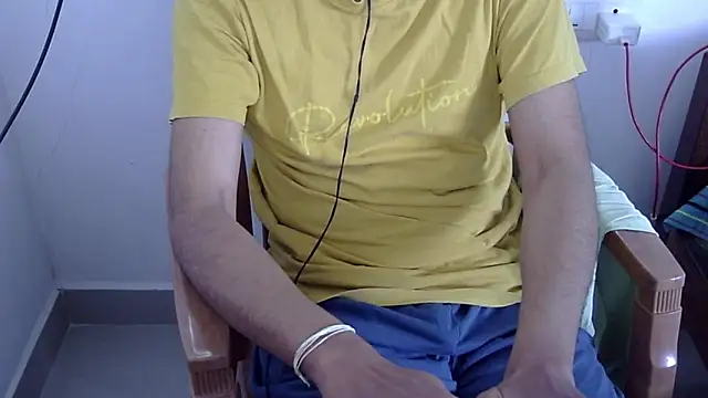 Snapshot of The_SHY_uncut chatting on 05.12.26 The SHY uncut online show from 05.12.26
