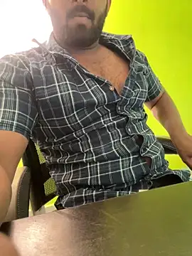 Handsomehunk 4U online show from 02.05.25