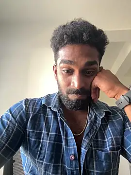 Handsomehunk 4U online show from 12.23.25