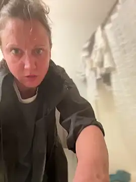 Snapshot of SexyB214 chatting on 12.15.24 SexyB214 online show from 12.15.24