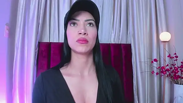 Snapshot of MirandaRoxx chatting on 11.27.25 MirandaRoxx online show from 11.27.25