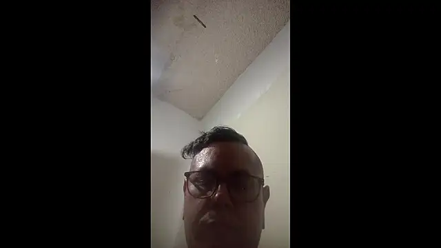 Snapshot of AlanDickson chatting on 11.24.25 AlanDickson online show from 11.24.25