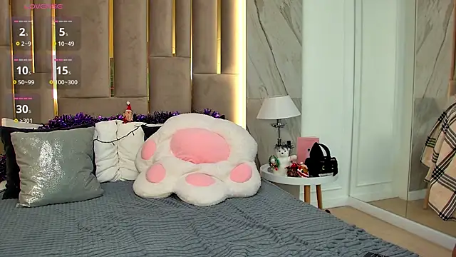 Gabriella Wils online show from 12.17.24