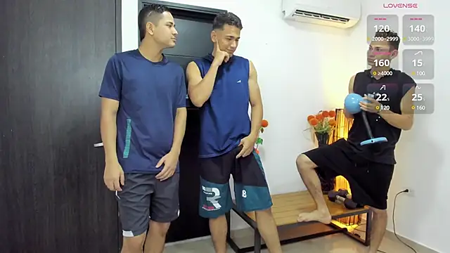 Snapshot of badguyss_bisex chatting on 03.07.25 badguyss bisex online show from 03.07.25