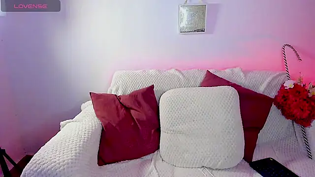 Snapshot of Buttyy_Cherry chatting on 12.02.25 Buttyy Cherry online show from 12.02.25