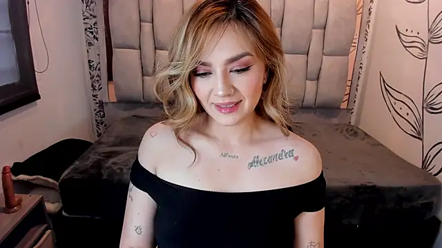 Snapshot of KataHot_ chatting on 10.29.25 KataHot online show from 10.29.25