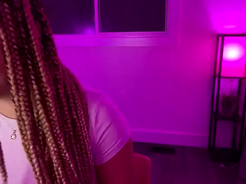 MelSaunders online show from 10.30.25