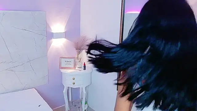 Snapshot of AbrilBrent chatting on 11.28.25 AbrilBrent online show from 11.28.25