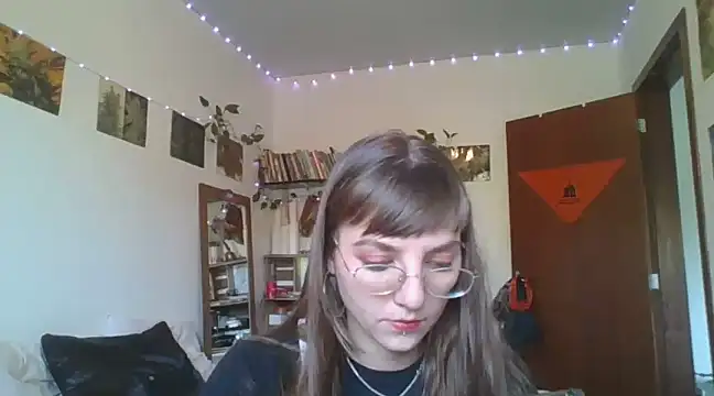 Snapshot of SweetyBabyDemon chatting on 12.11.24 SweetyBabyDemon online show from 12.11.24