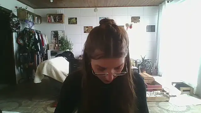 Snapshot of SweetyBabyDemon chatting on 10.27.25 SweetyBabyDemon online show from 10.27.25